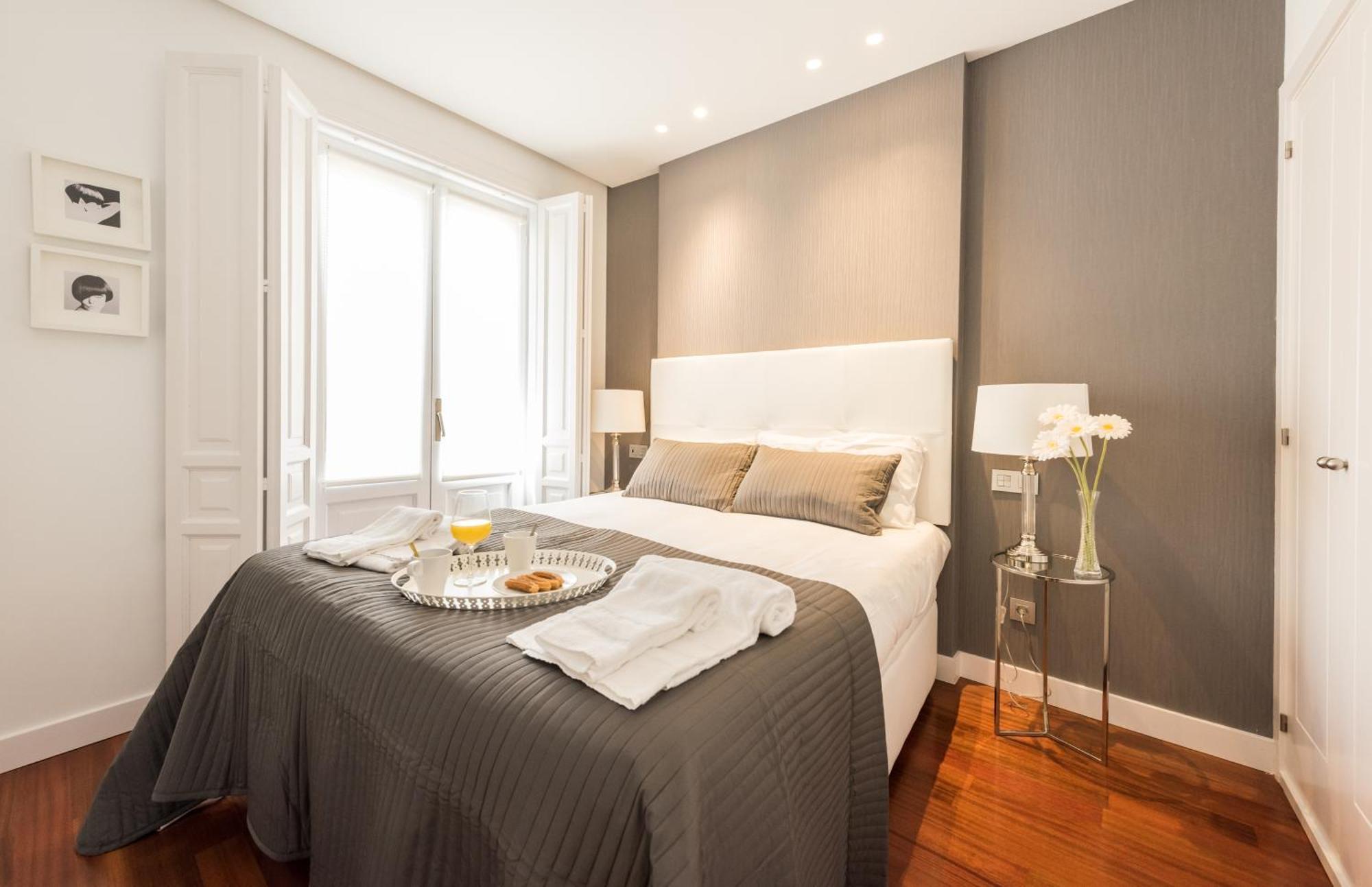 Santa Ana Plaza Apartment Madrid Bagian luar foto