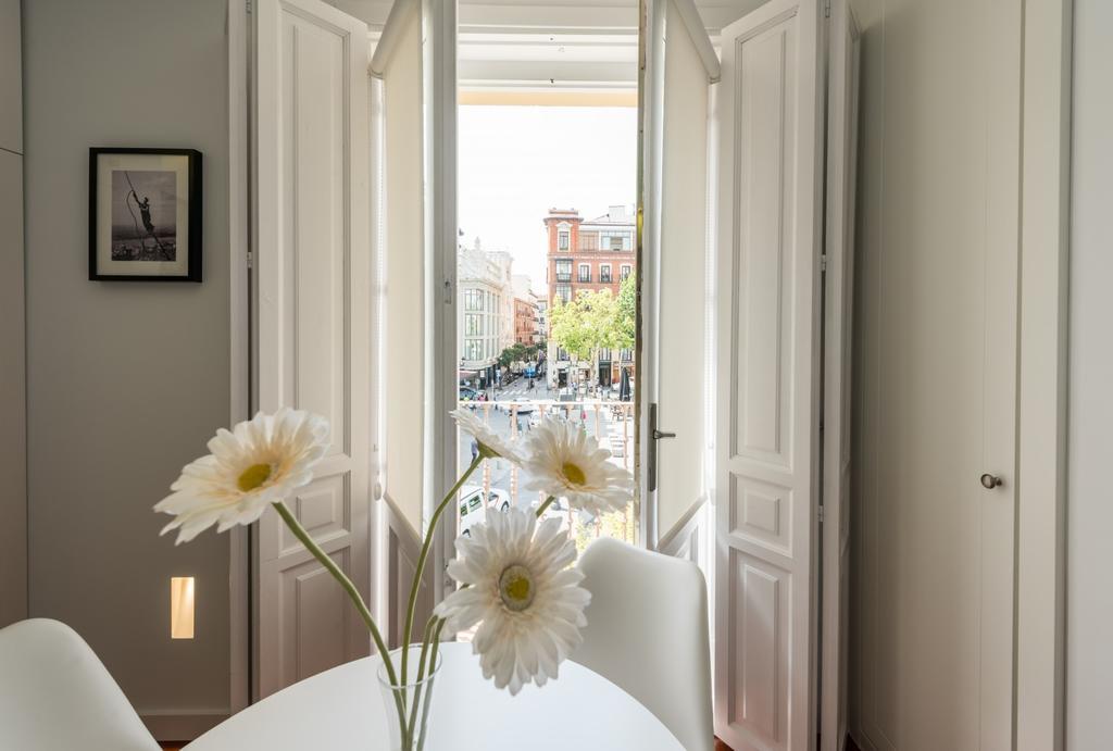 Santa Ana Plaza Apartment Madrid Bagian luar foto
